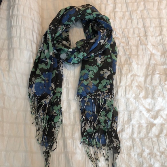 Scarf - Picture 1 of 3